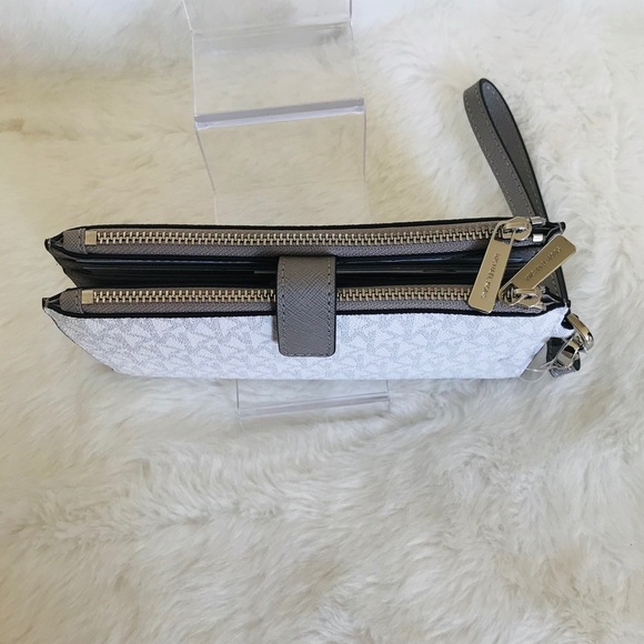 Michael Kors Jet Set Travel LG Double Zip Wristlet - Picture 3 of 5